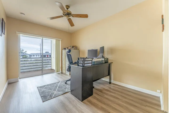 Bedroom 2/office