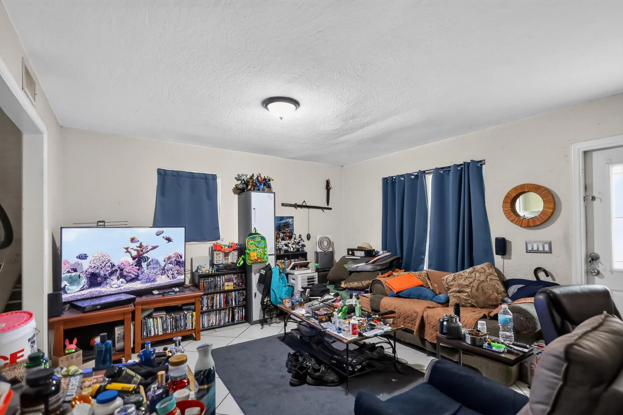 12_16393_Mayfair_Dr_E-Living_room-9660