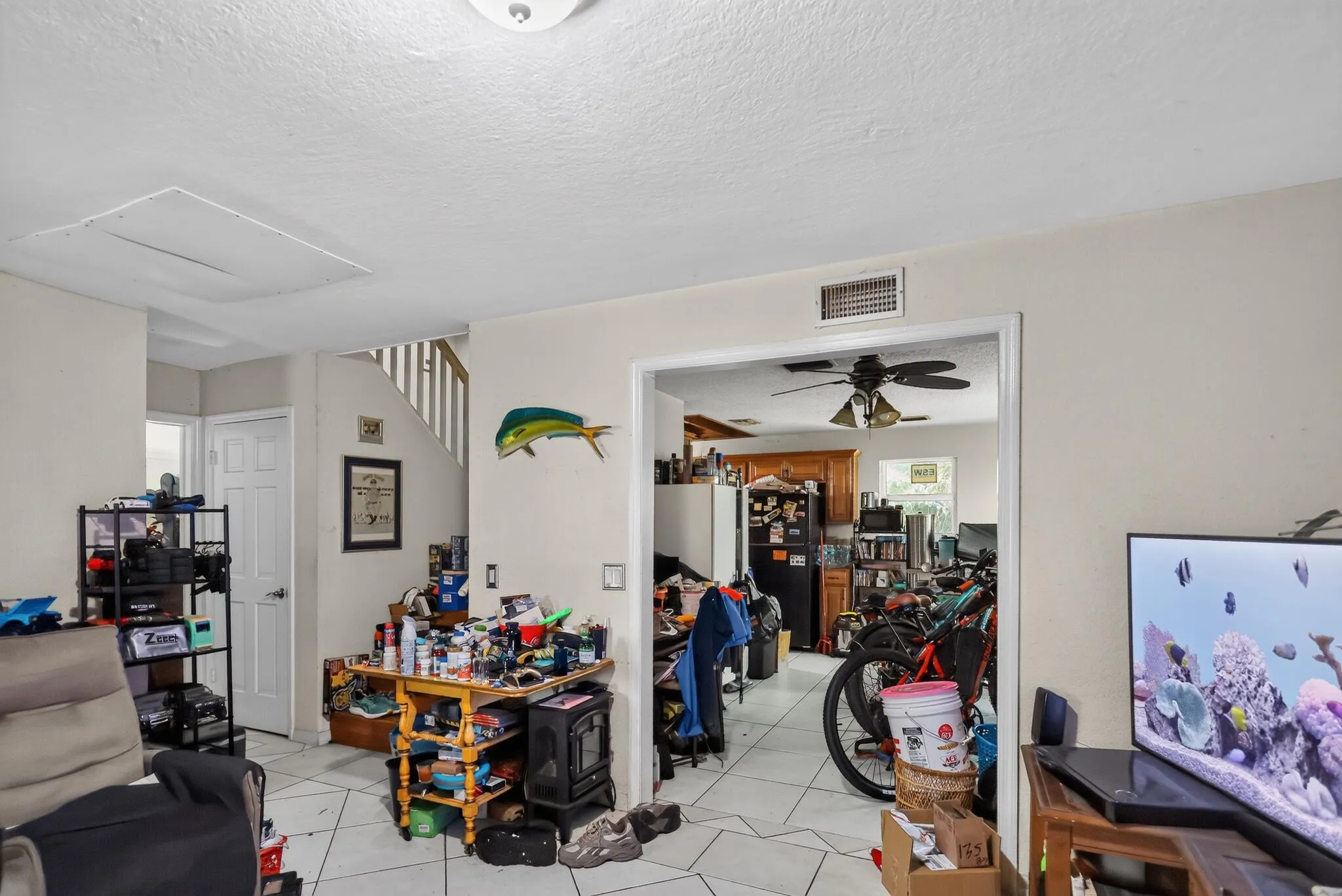 14_16393_Mayfair_Dr_E-Living_room-9662