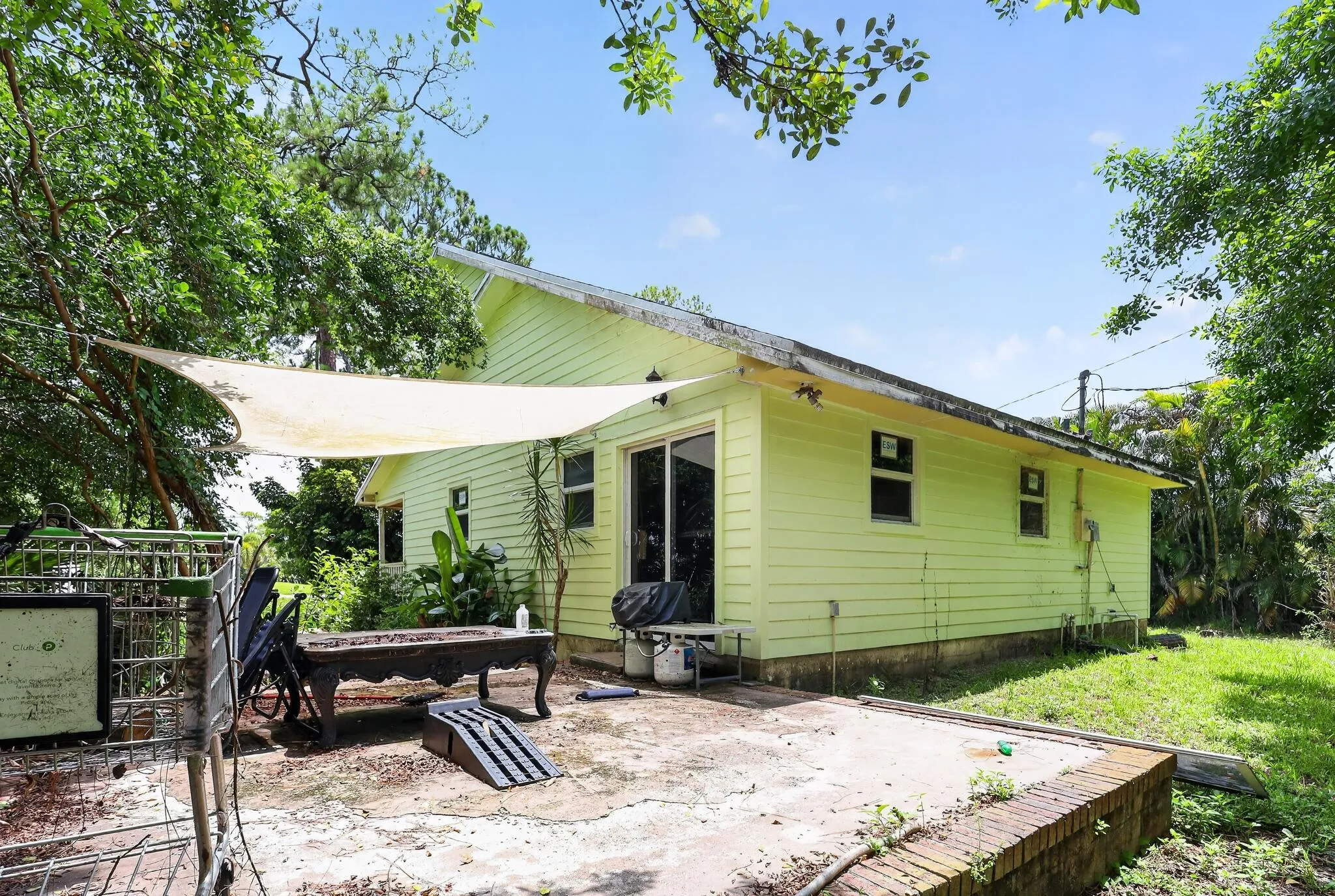 06_16393_Mayfair_Dr_E-Exterior-9636