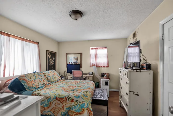 26_16393_Mayfair_Dr_E-Bedroom-9646