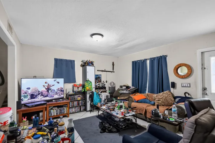 12_16393_Mayfair_Dr_E-Living_room-9660