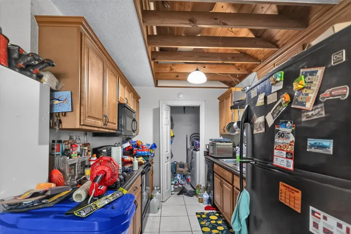 16_16393_Mayfair_Dr_E-Kitchen-9643
