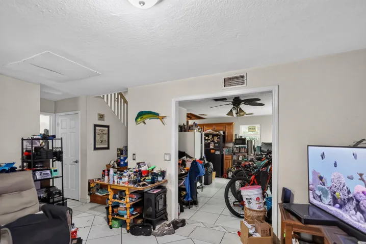14_16393_Mayfair_Dr_E-Living_room-9662