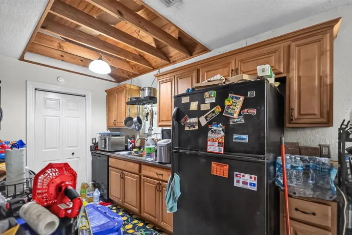 15_16393_Mayfair_Dr_E-Kitchen-9663