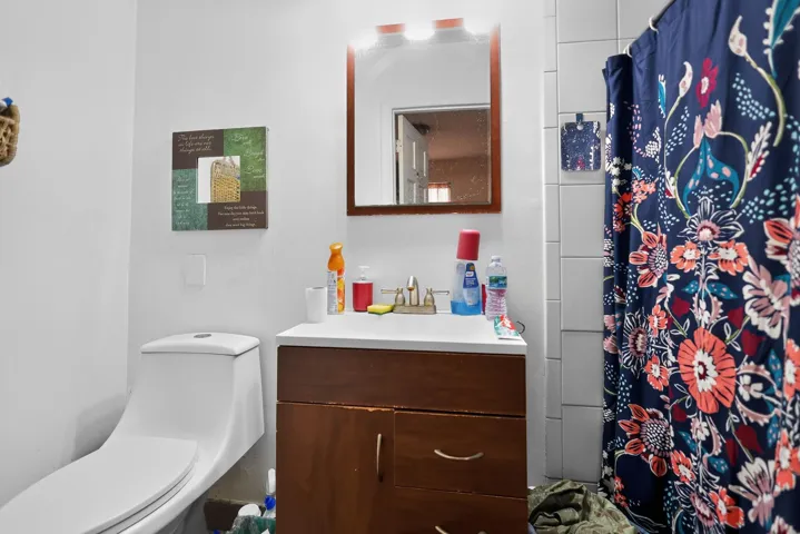 28_16393_Mayfair_Dr_E-Bathroom-9649