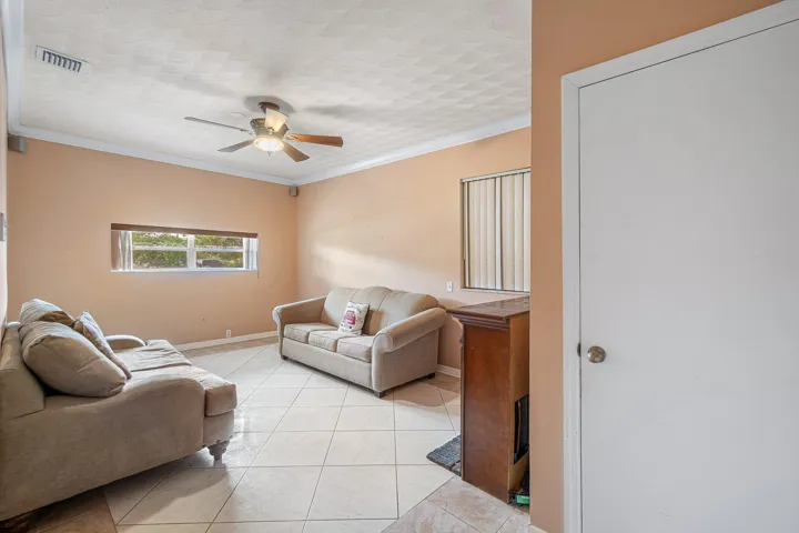 Bonus Room / Den