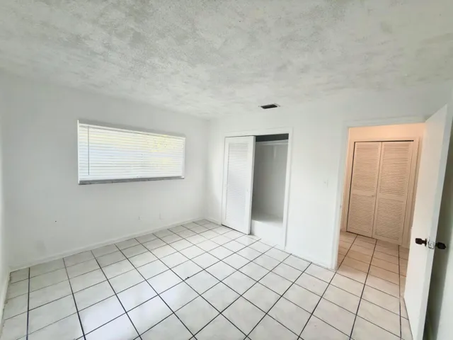 bedroom with closet