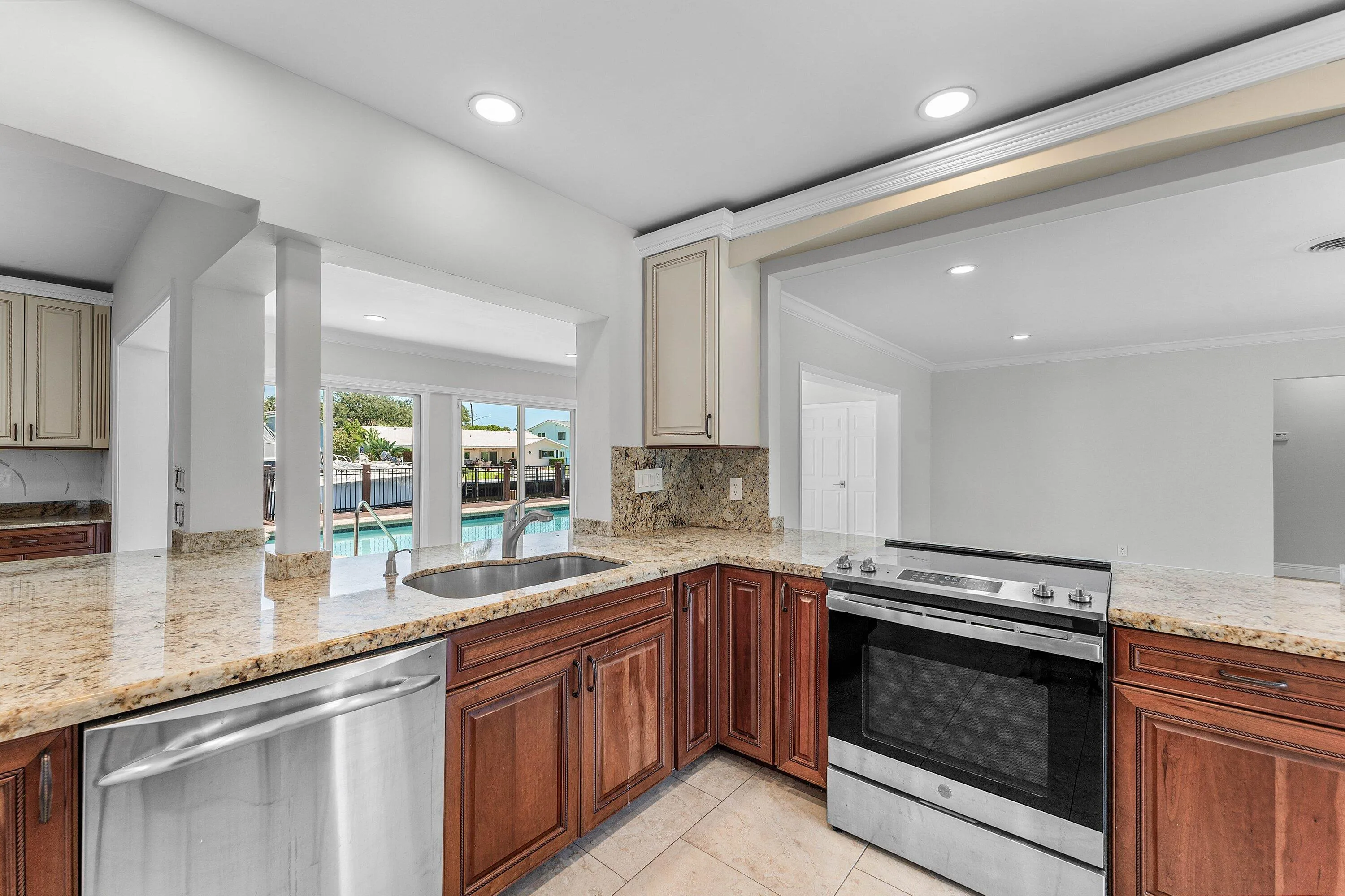 011-1525Southeast6thStreet-DeerfieldBeac