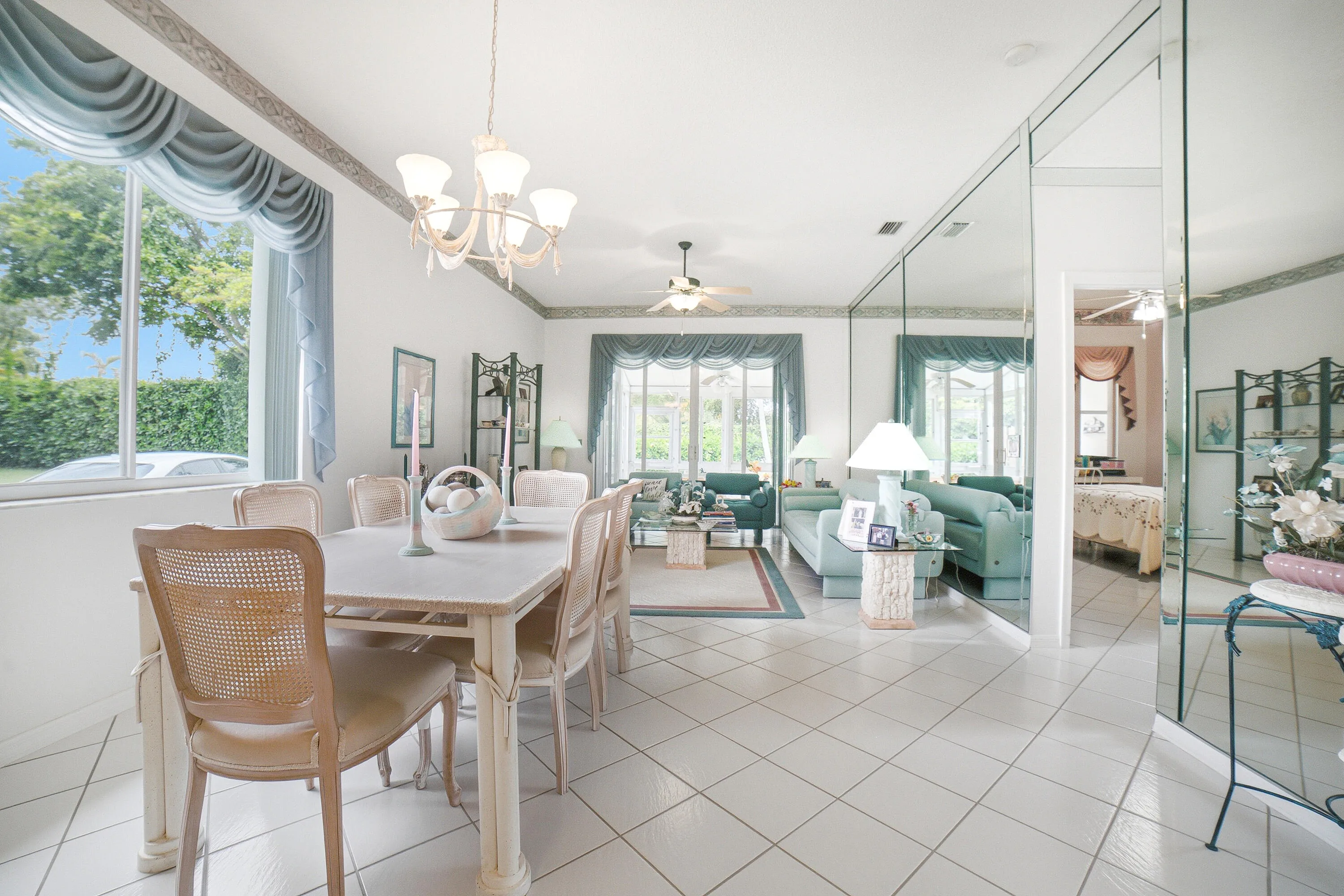 DINING/LIVING ROOM
