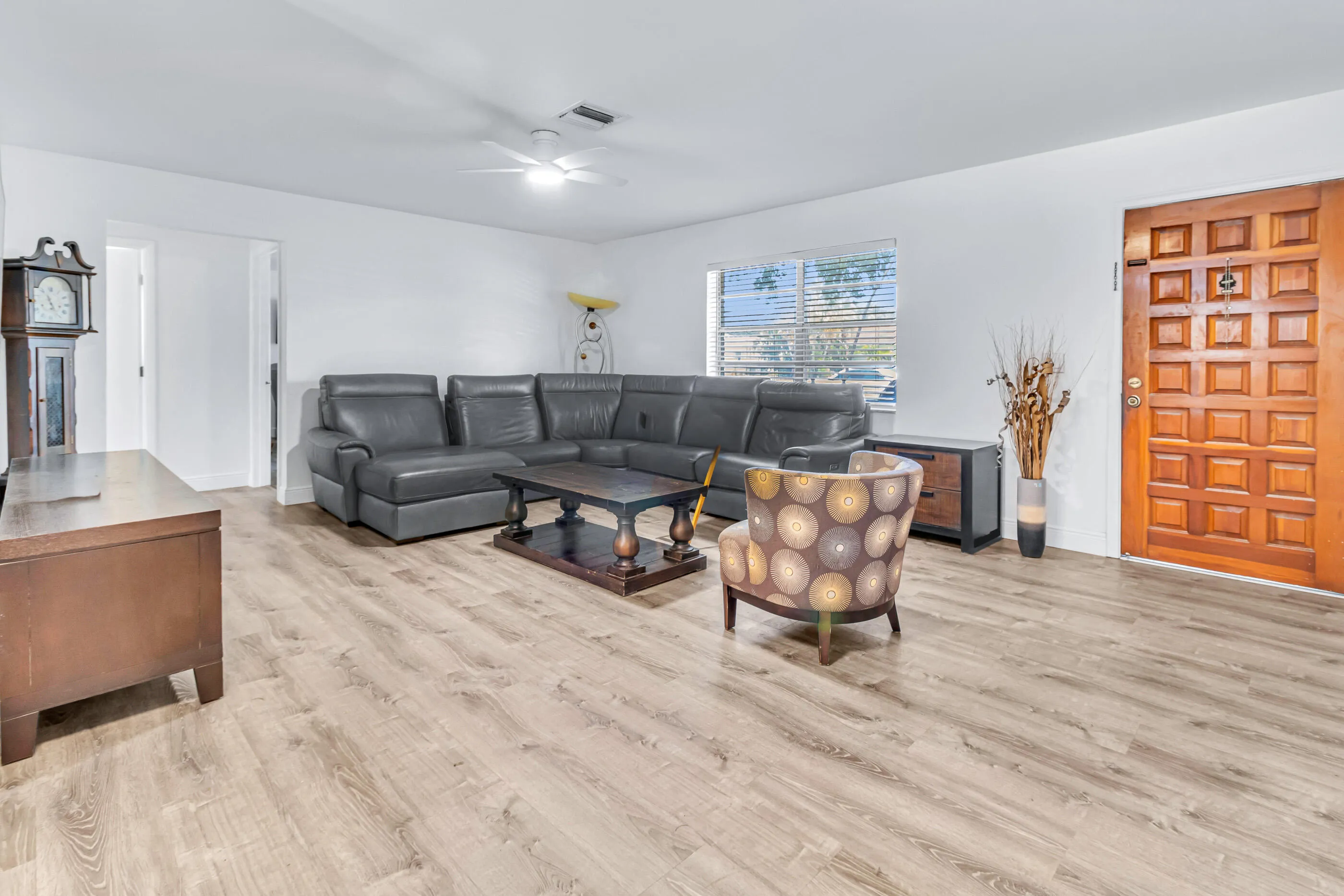 LIVINGROOM2
