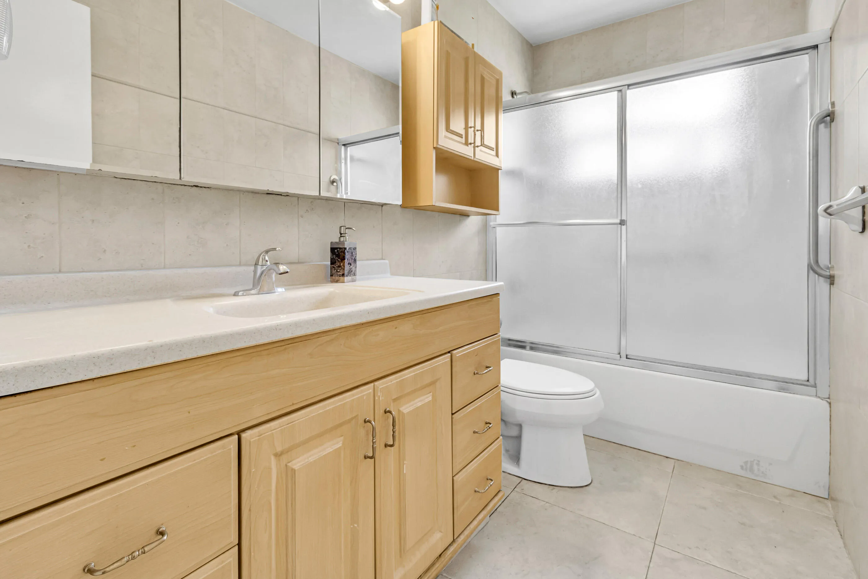BATHROOM 1