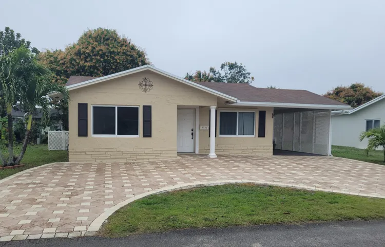 Carport/Circular Driveway