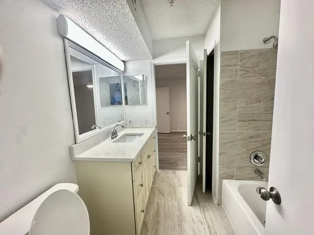 Bathroom between Bedrooms