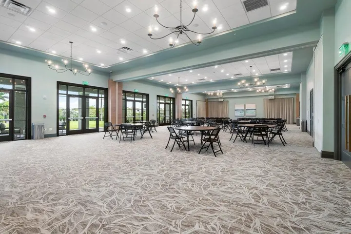 CLUB HOUSE