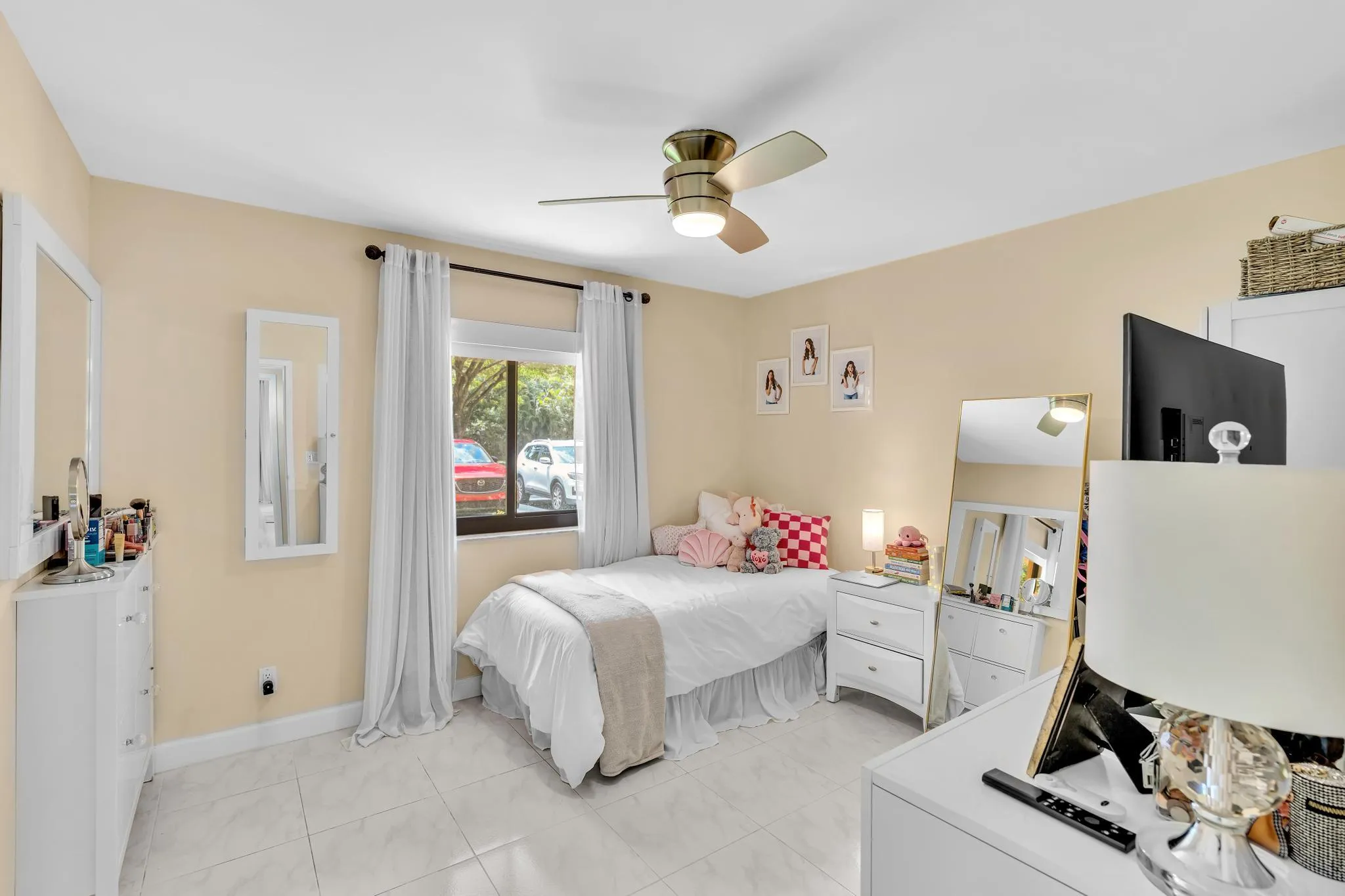 Second bedroom