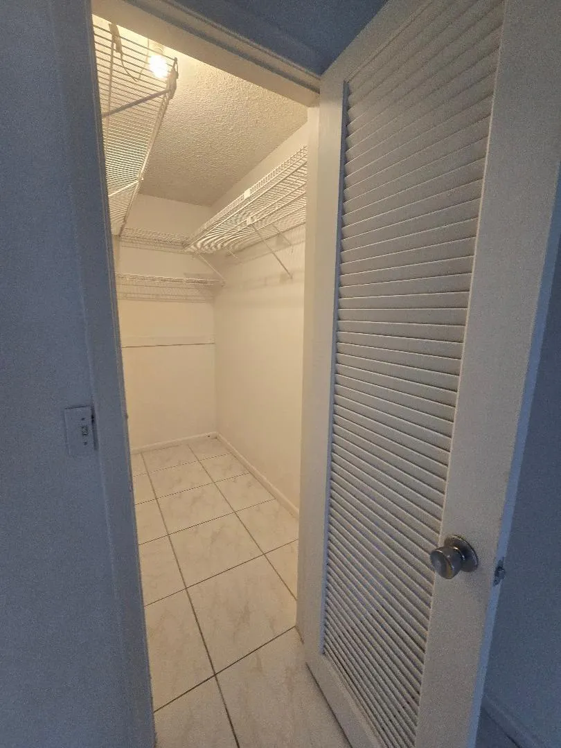 227 Walk in Closet