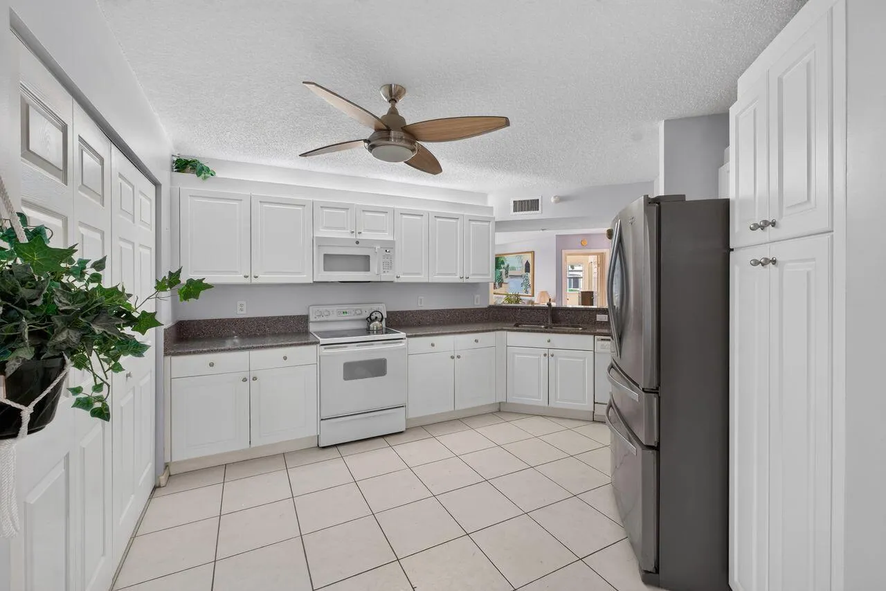 Spacious Kitchen