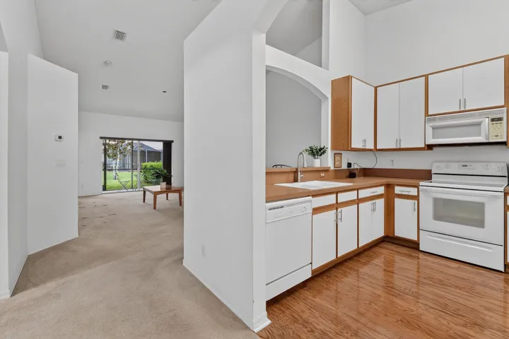 9442BridgeportDr(10)
