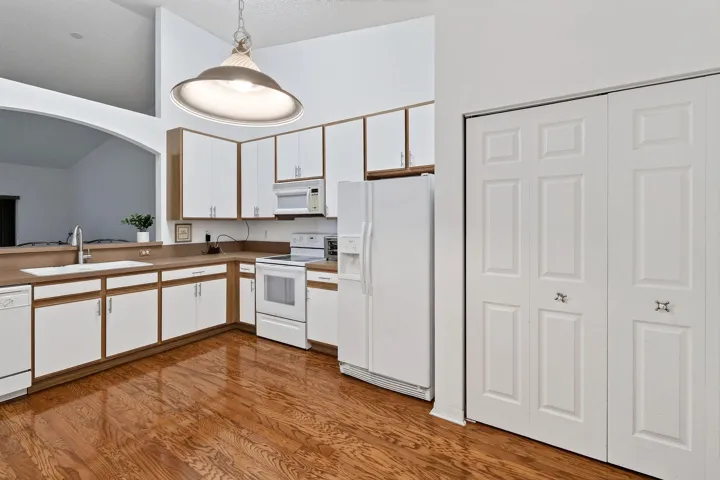 9442BridgeportDr(19)