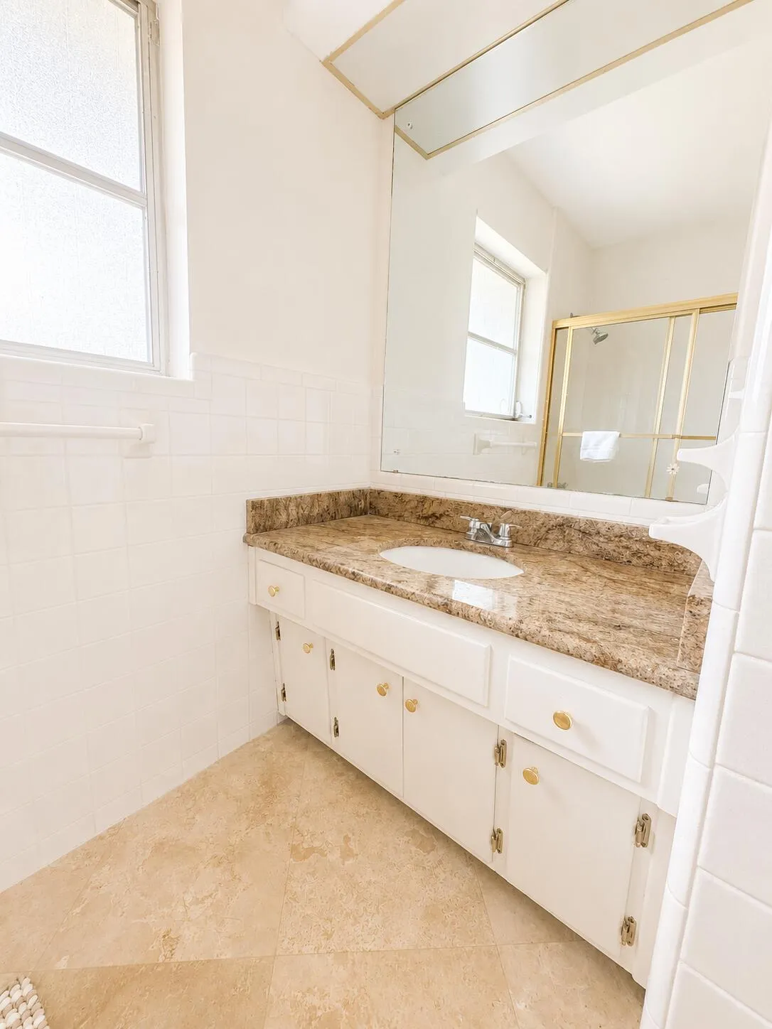 461 SW 54th Guest bath 3