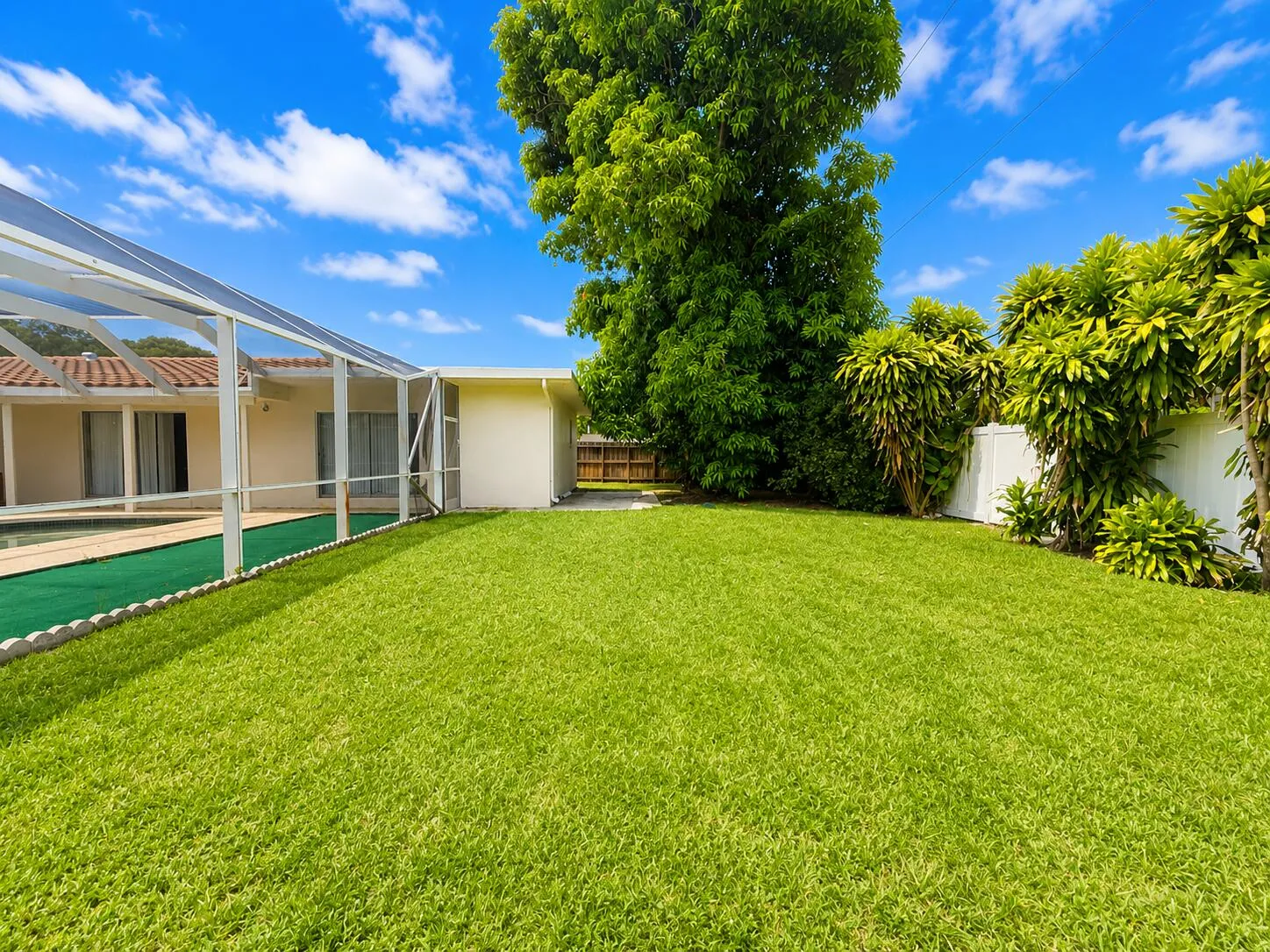 461 SW 54th Yard