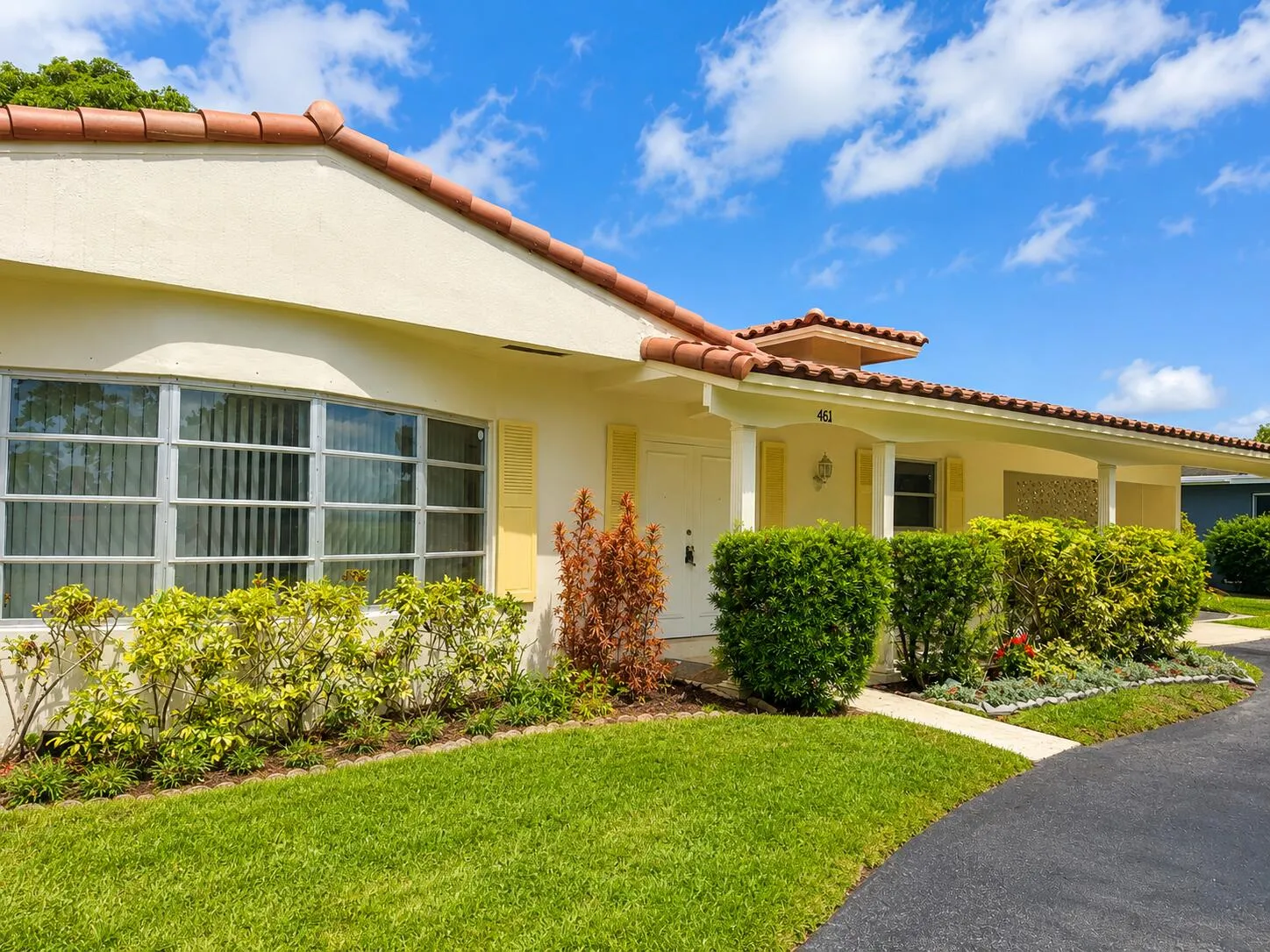 461 SW 54th Outsie Left