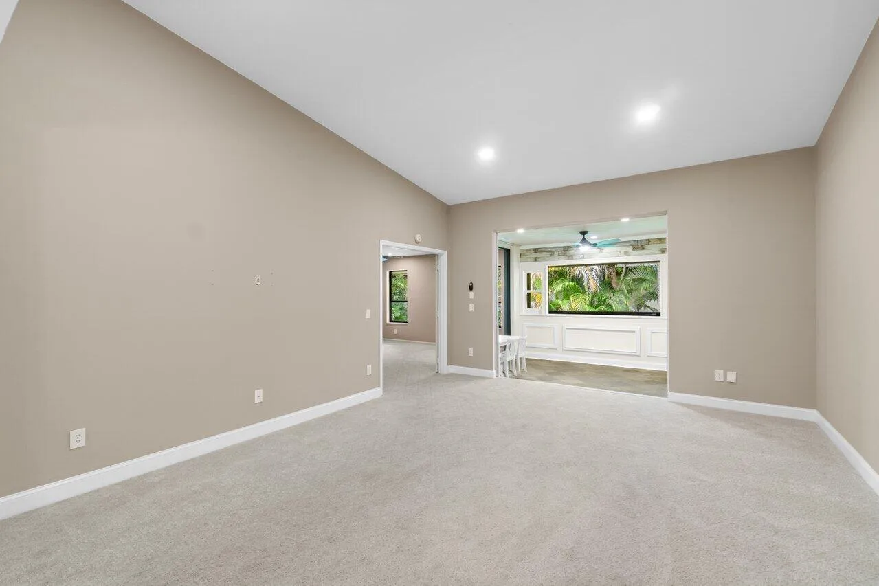 Vaulted ceiling and recessed lighting