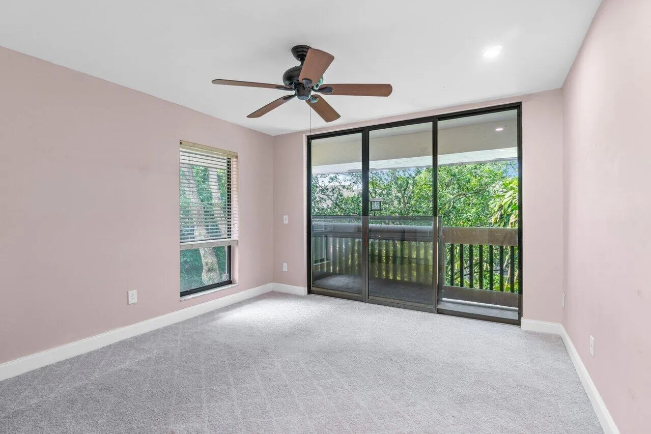 Guest suite with separate balcony