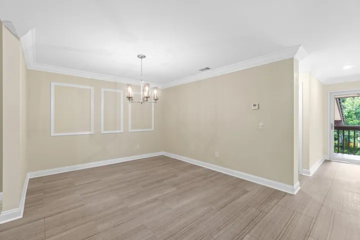 Flexible dining area