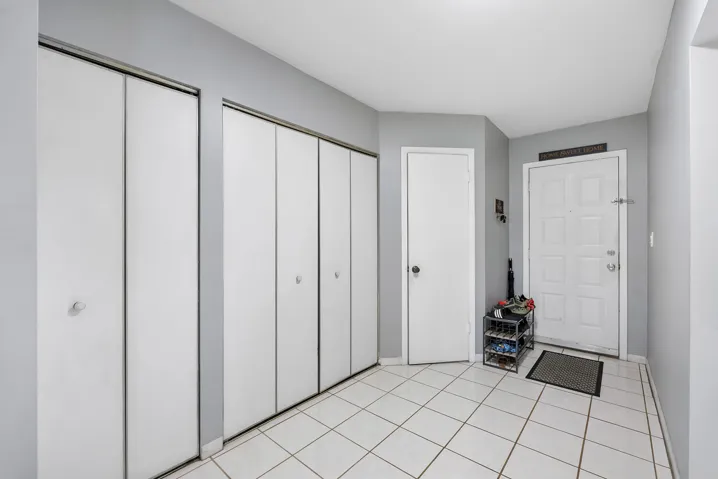 4393 Carambola Cir N_012
