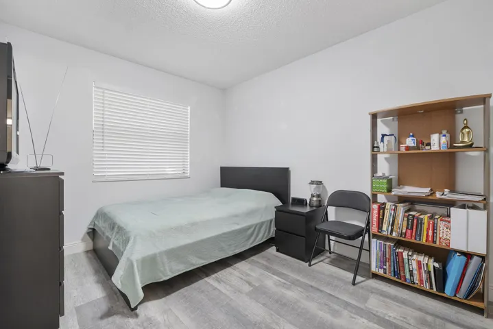 4393 Carambola Cir N_014