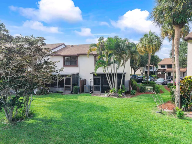 4393 Carambola Cir N_040