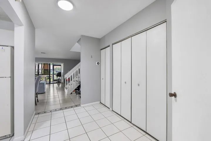 4393 Carambola Cir N_011