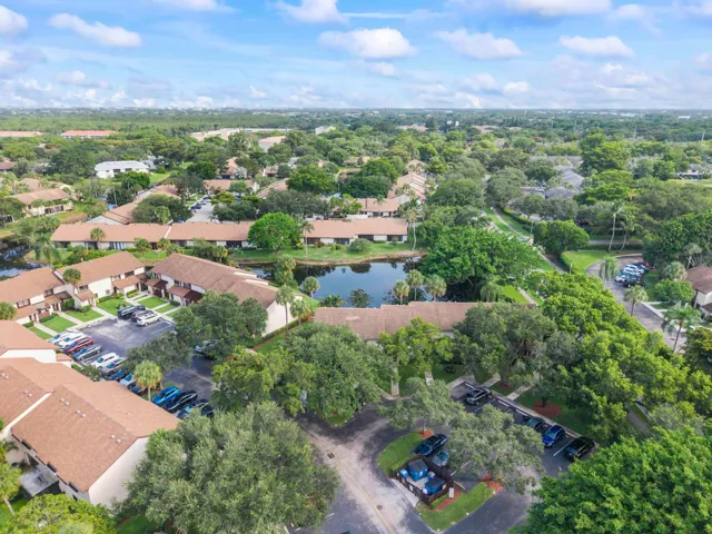 4393 Carambola Cir N_033