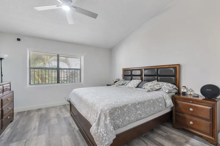 4393 Carambola Cir N_018