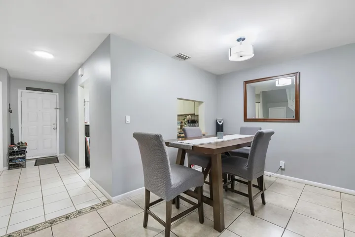 4393 Carambola Cir N_002