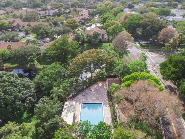 4301 Carambola Cir N_010