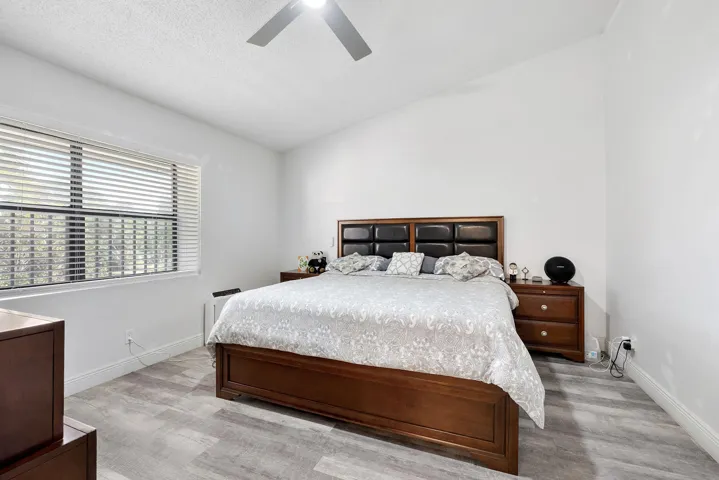 4393 Carambola Cir N_019