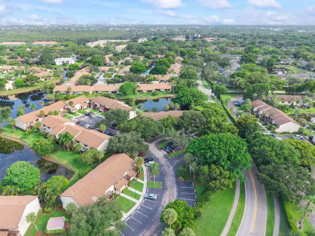 4393 Carambola Cir N_035