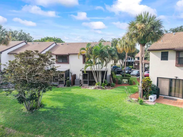 4393 Carambola Cir N_039