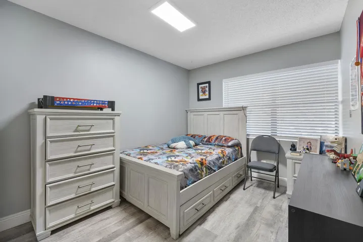 4393 Carambola Cir N_013