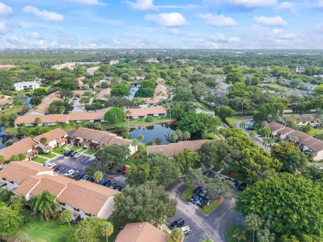4393 Carambola Cir N_034