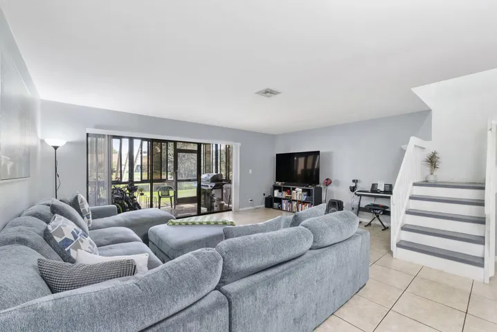 4393 Carambola Cir N_004