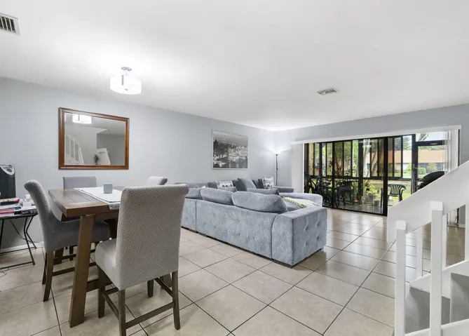4393 Carambola Cir N_001