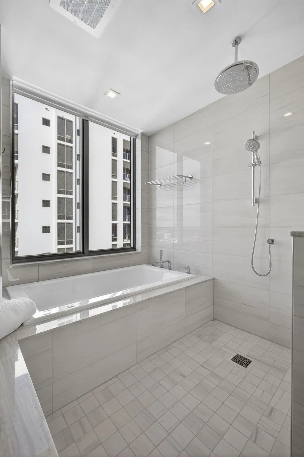 SOAK TUB