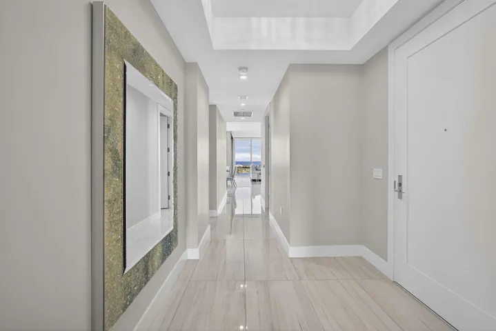 UNIT ENTRY EAST CORRIDOR
