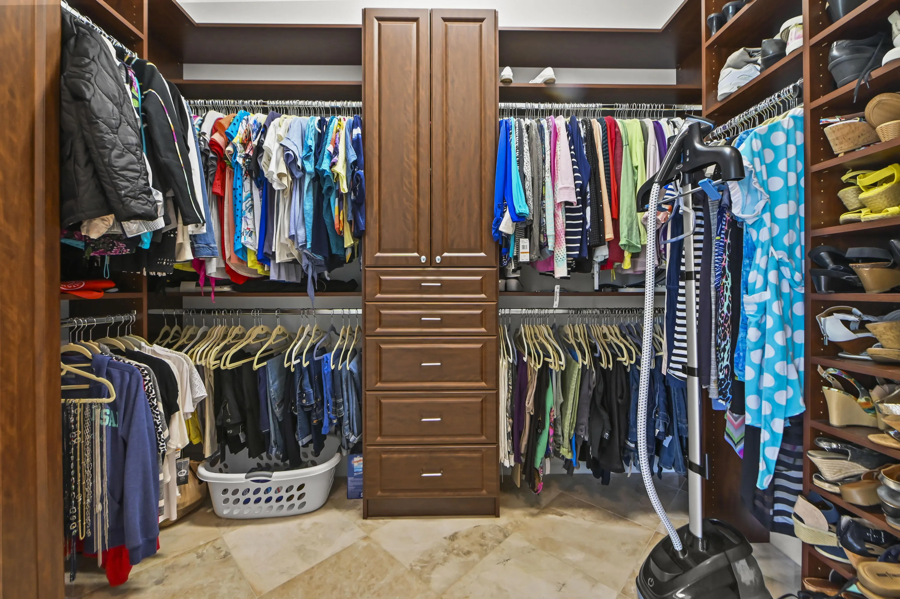 35 Closet 01