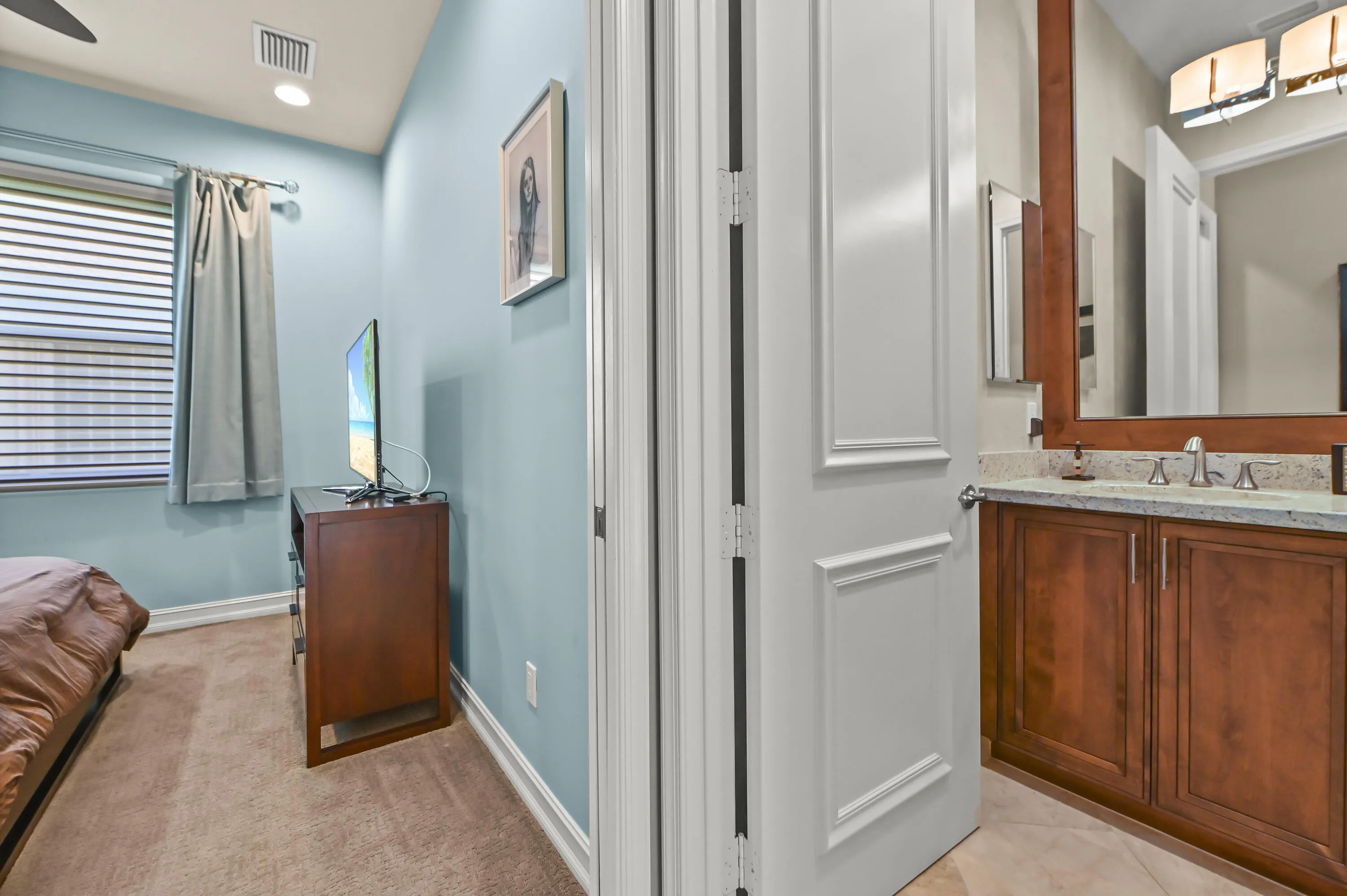 24 Hallway 01