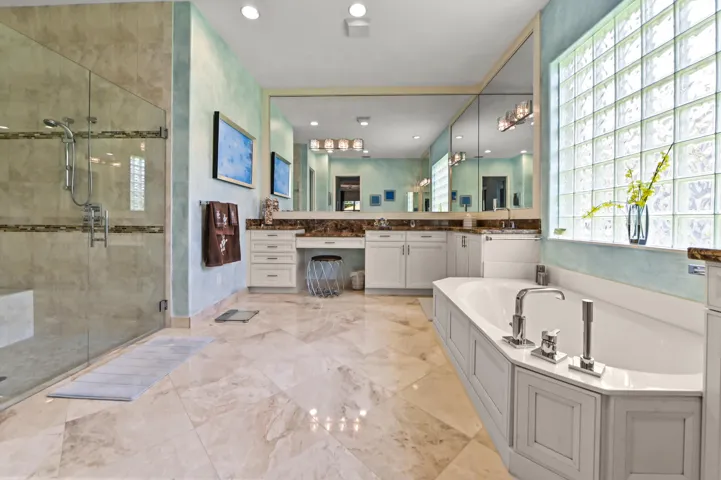 37 Bathroom 02